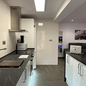 Apartment Espacioso De Diseno A 3 Min Renfe., Córdoba
